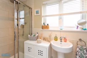 En-suite- click for photo gallery